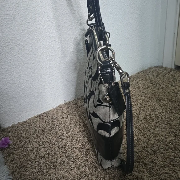 Coach Signature Mono Black & Gray Crossbody/Shoulder W/ Silver Hardware (EUC)🖤 - Picture 11 of 14